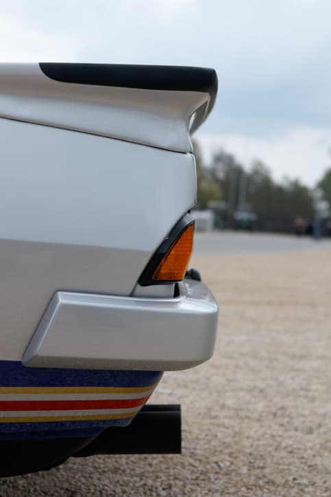 Heck eines Opel Manta Oldtimers mit Spoiler und klassischem 80er-Jahre Design